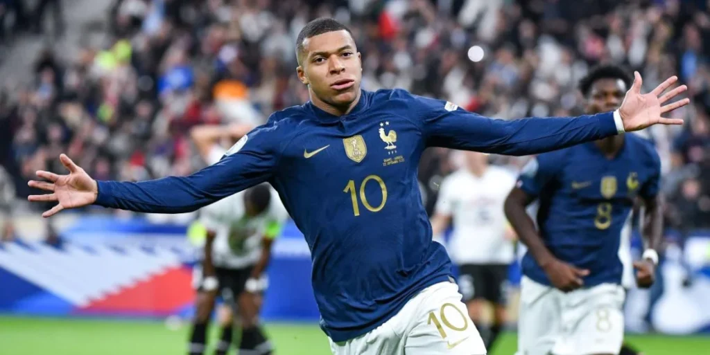 Kylian Mbappe 250 350